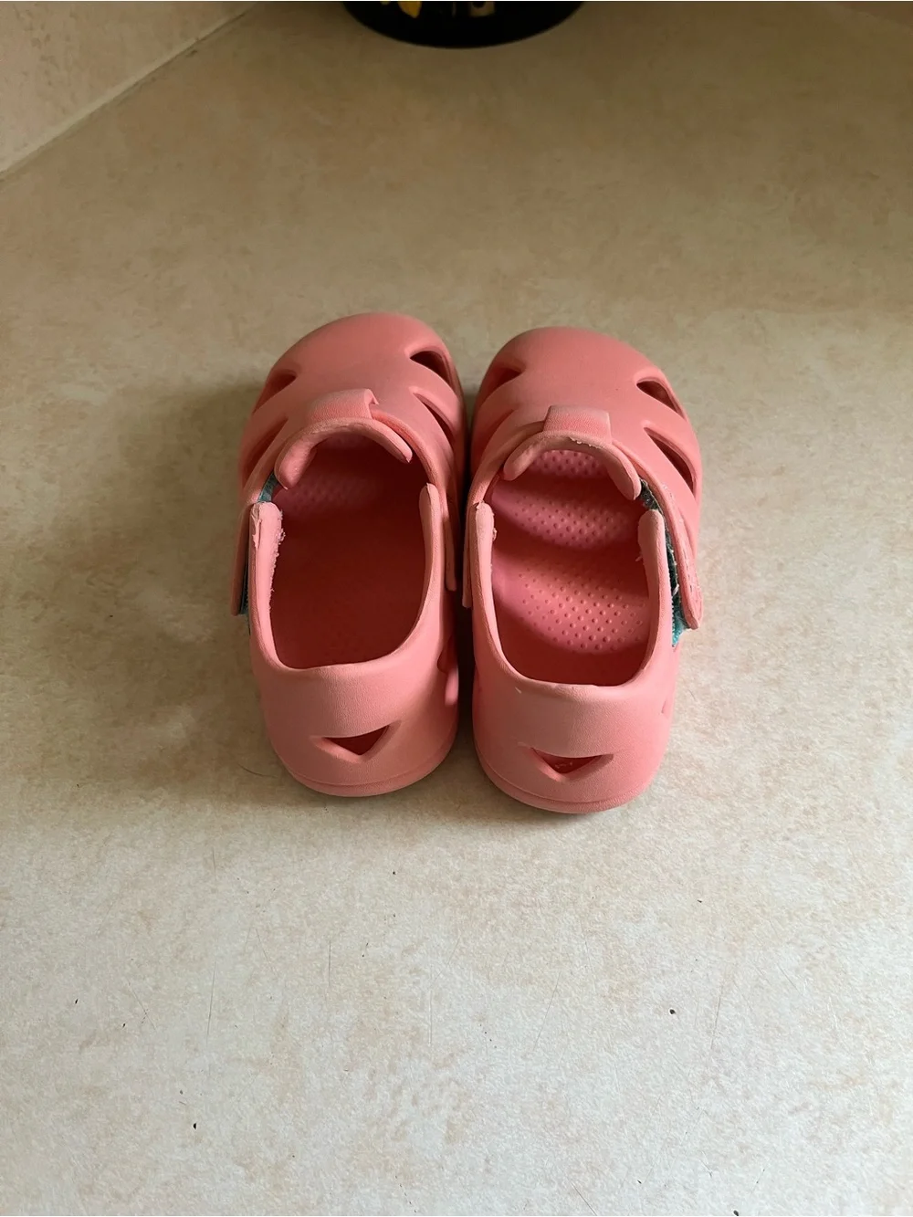 Ten Little Kids Pink Coral Closed-Toe Sandals size 8